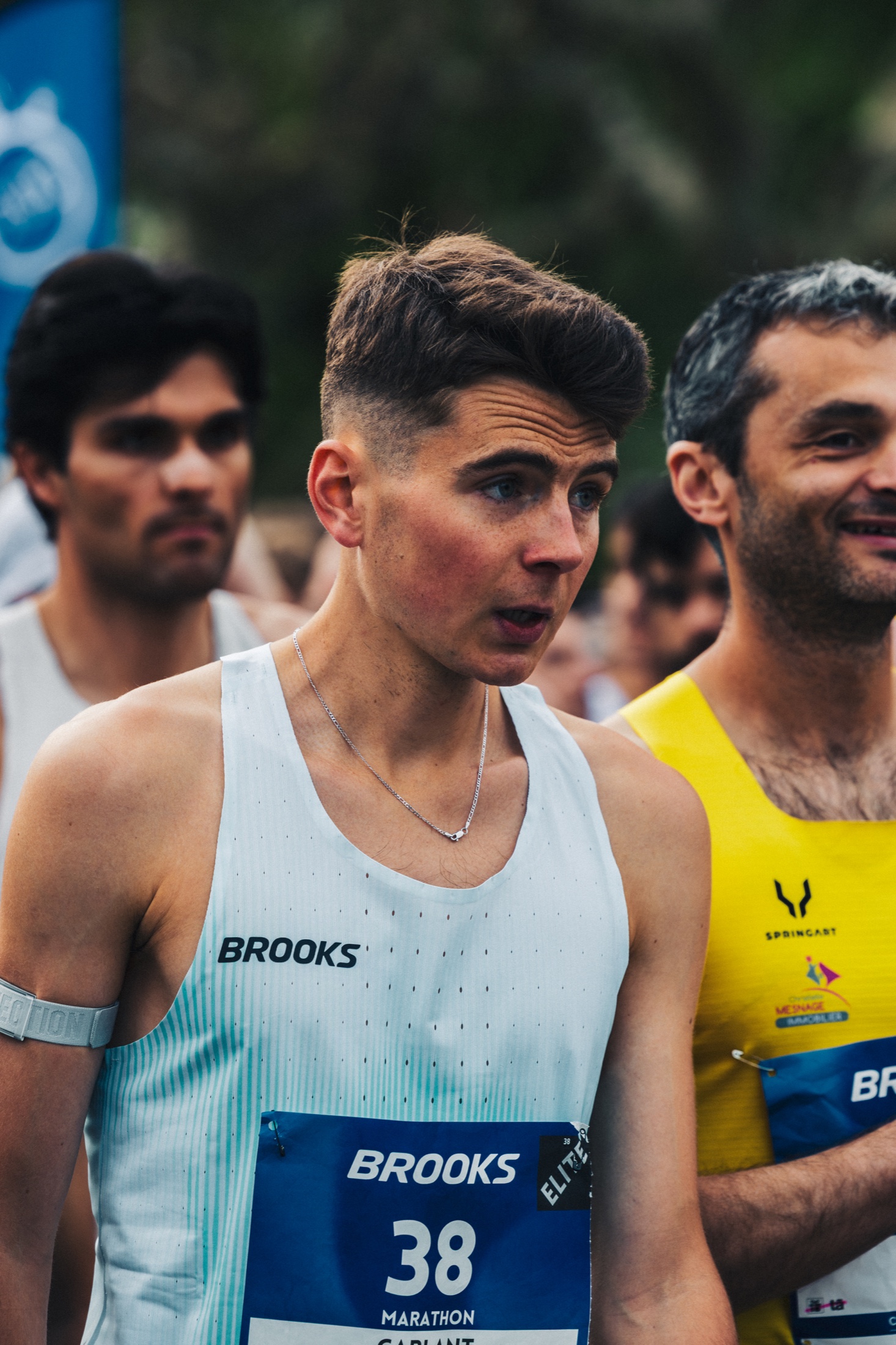 Athlète Brooks concentré avant son effort