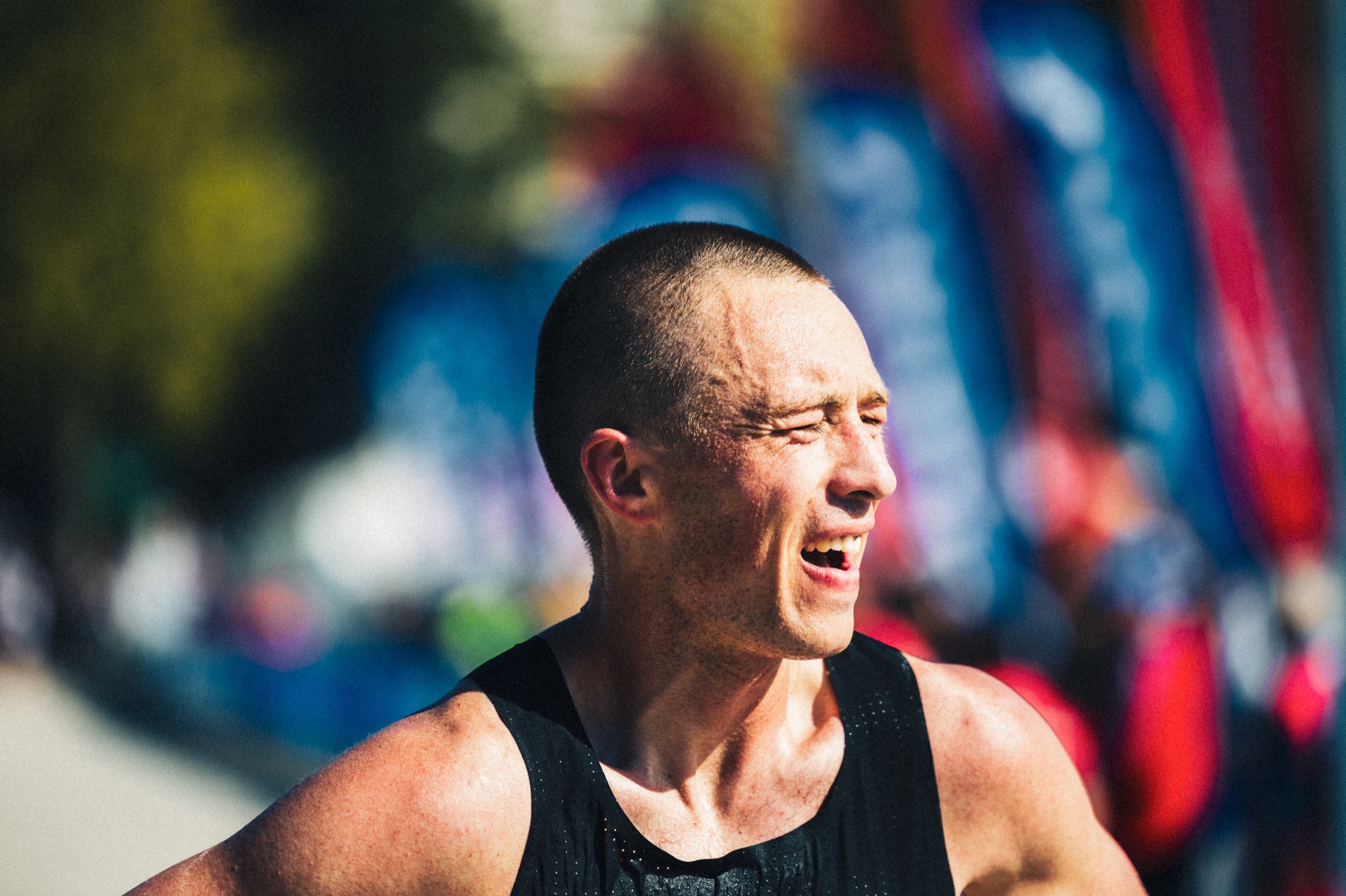 Portrait serré d’un coureur après son marathon